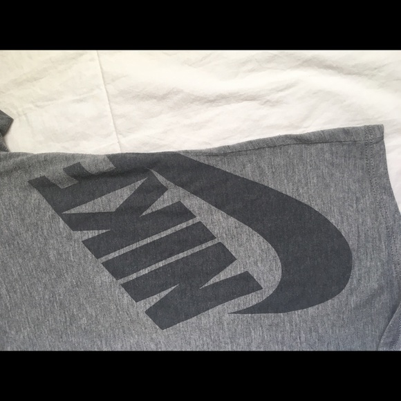 Lightly used Nike Tee size M. - Picture 6 of 6